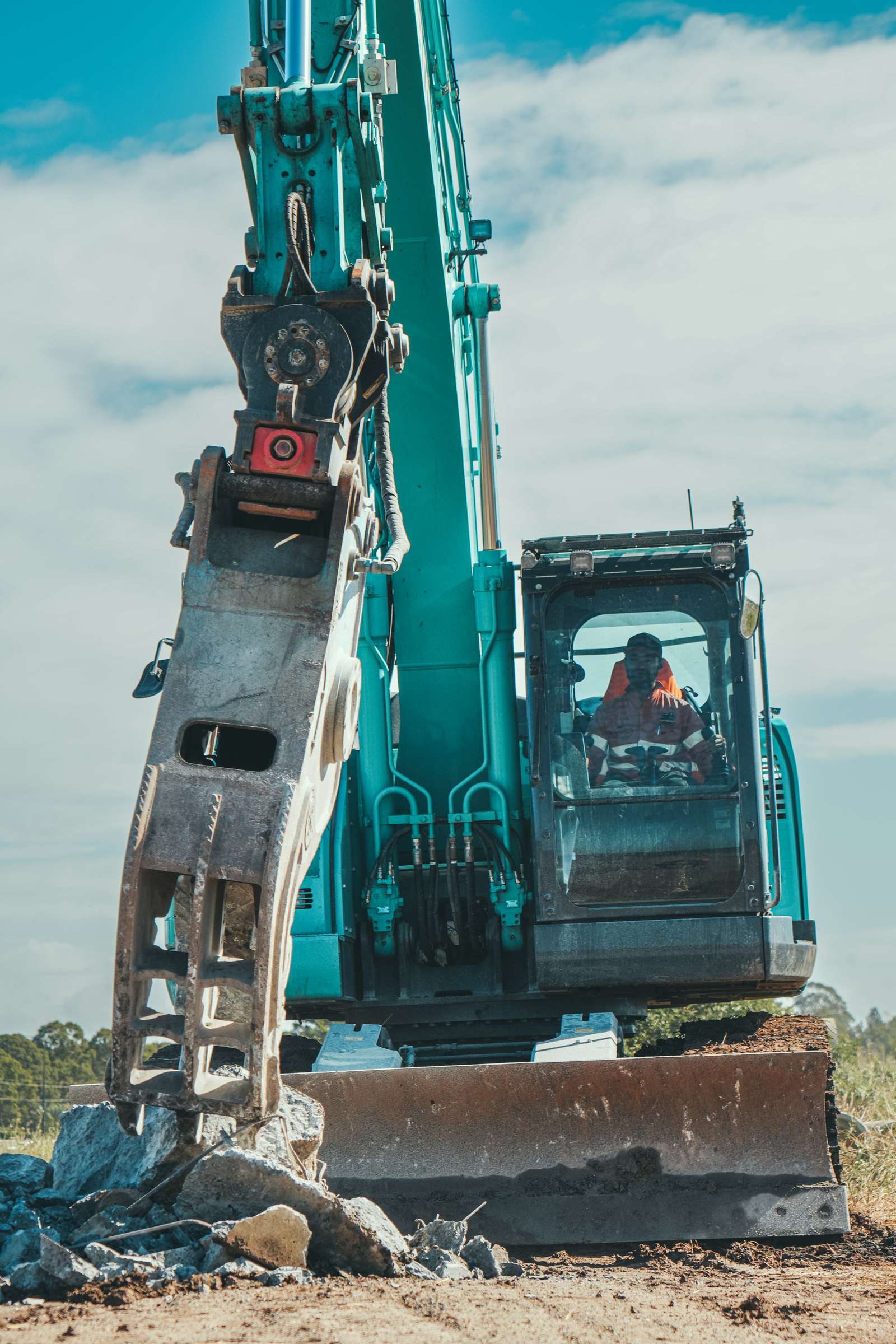 Definitive Contracting service truck mobilised from Sydney to Wollongong